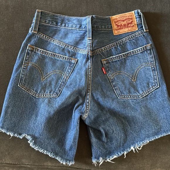 Levi’s 501 Shorts - Picture 2 of 5